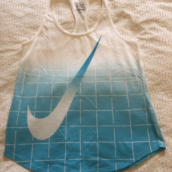 nike tank top - Picture 3 of 4